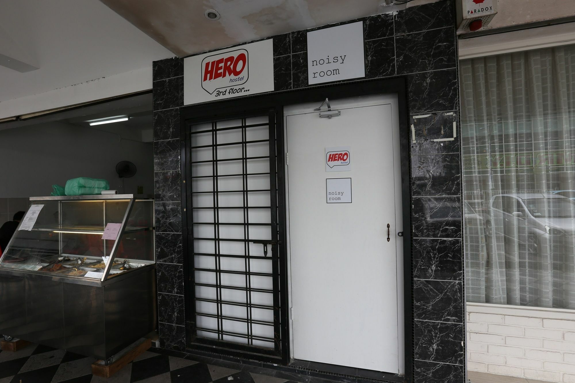 Noisy Room Kuching Extérieur photo